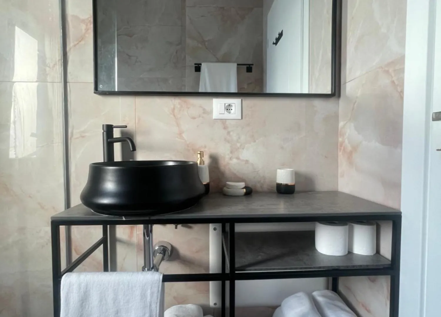 Elysium Apartment Tirana 0*,